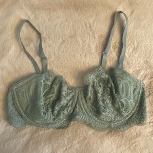 Victoria’s Secret Lace UnderWire Bra